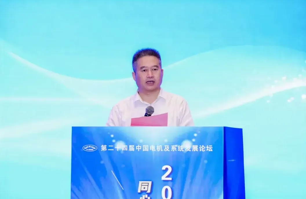 Генеральный менеджер компании Jiangxi Jiangte Motor Co., Ltd. Ло Цинхуа выступил с приветственной речью.